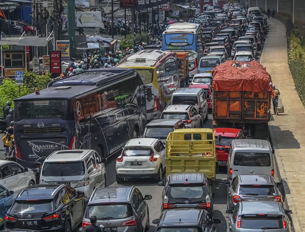 Kemacetan Parah di Jalan Raya Bekasi Lumpuhkan Lalu Lintas
