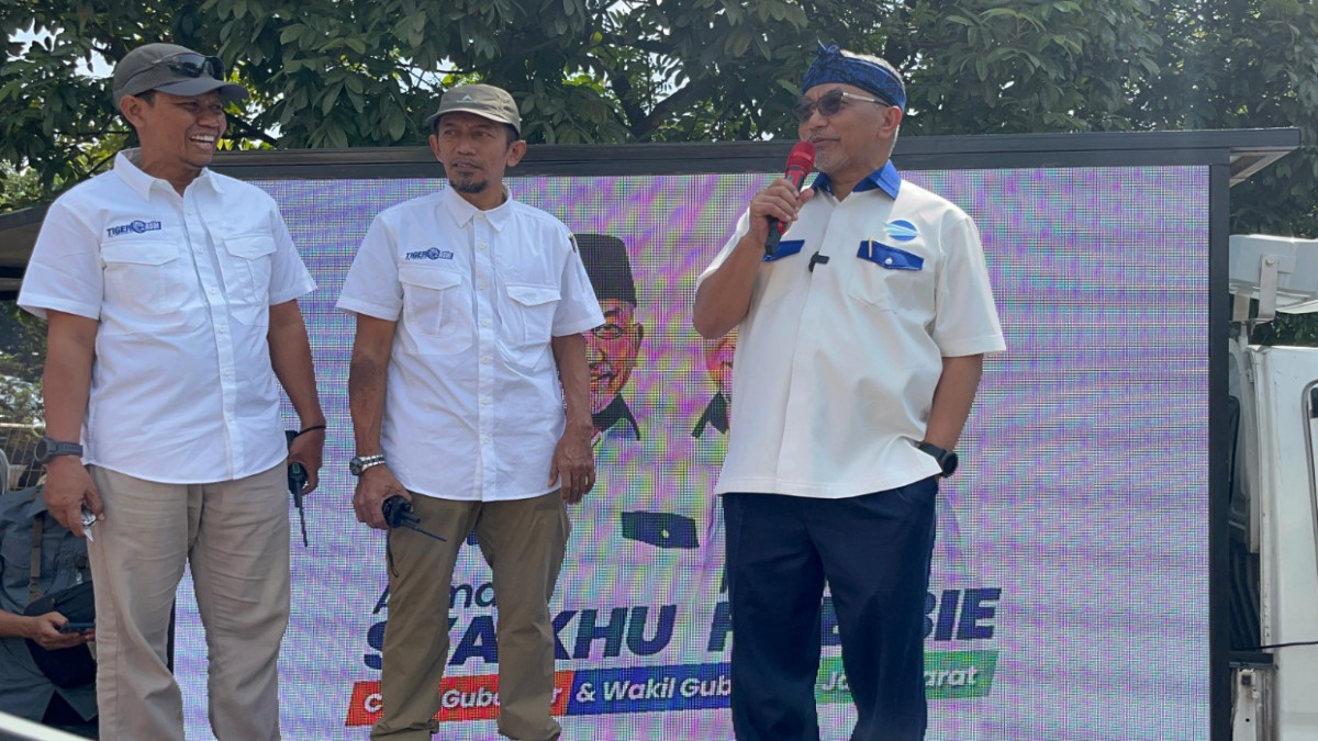 Resmi Luncurkan Mobil Pab Koling, Pasangan ASIH Hadirkan Hiburan Nonton Film Habibie Ainun Nobar Bola