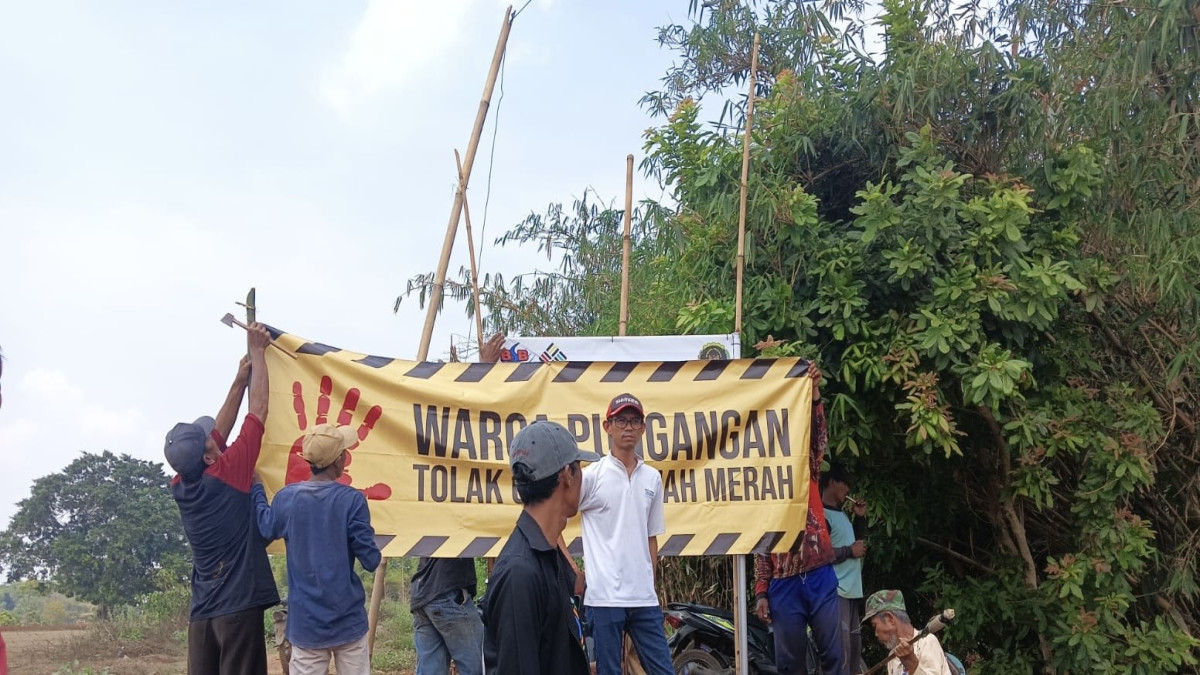 Dampak Galian Tanah Merah, Warga Dusun Pungangan Pasang Spanduk Penolakan