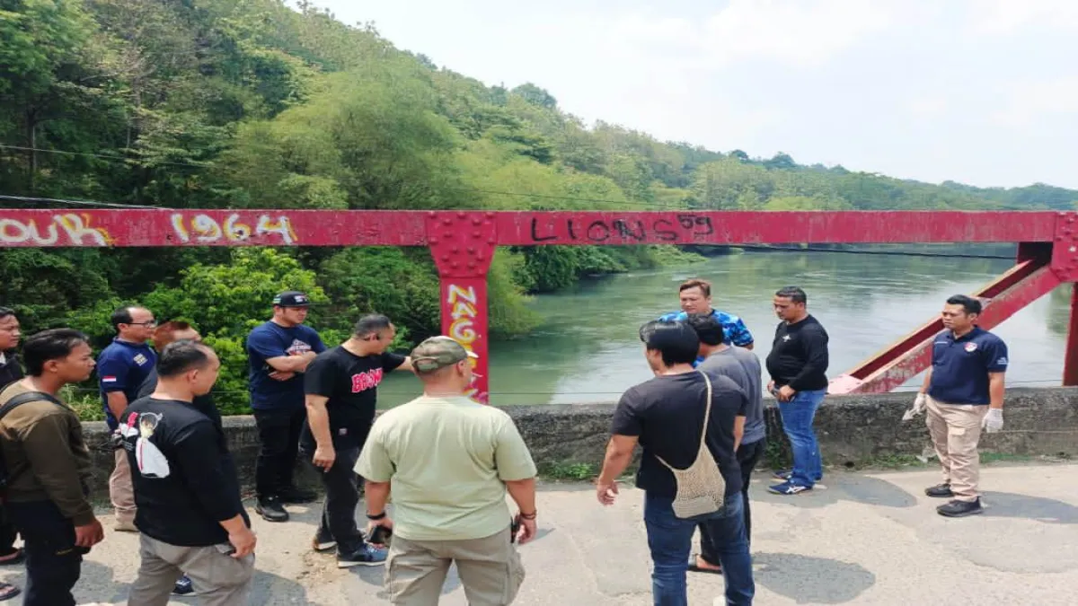 Olah TKP, Jasad Dina Dibungkus Kardus dan Dibuang di Jembatan Merah di Purwakarta, Polisi Dalami Motif hingga Peran Pihak Lain