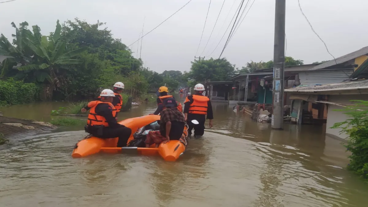 Banjir di Karawang Meluas, 12 Kecamatan Terendam dan Ribuan Warga Mengungsi