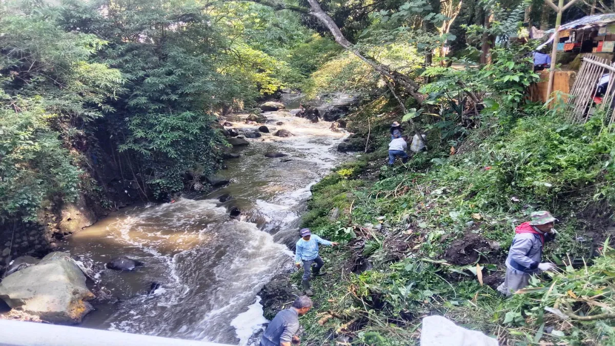 Bersihkan Sungai, Satgas Citarum Bangun Kesadaran Masyarakat
