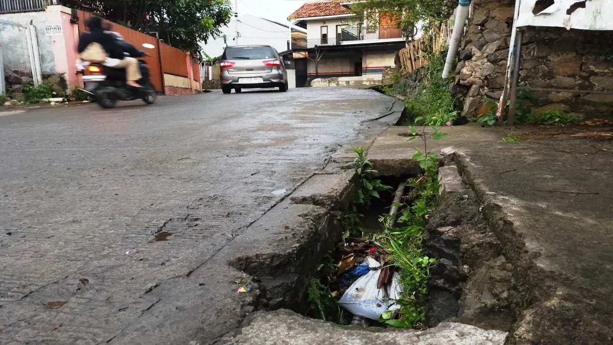 Warga Sariwangi Kabupaten Bandung Barat Kecewa Pemkab Tak Serius Tangani Banjir