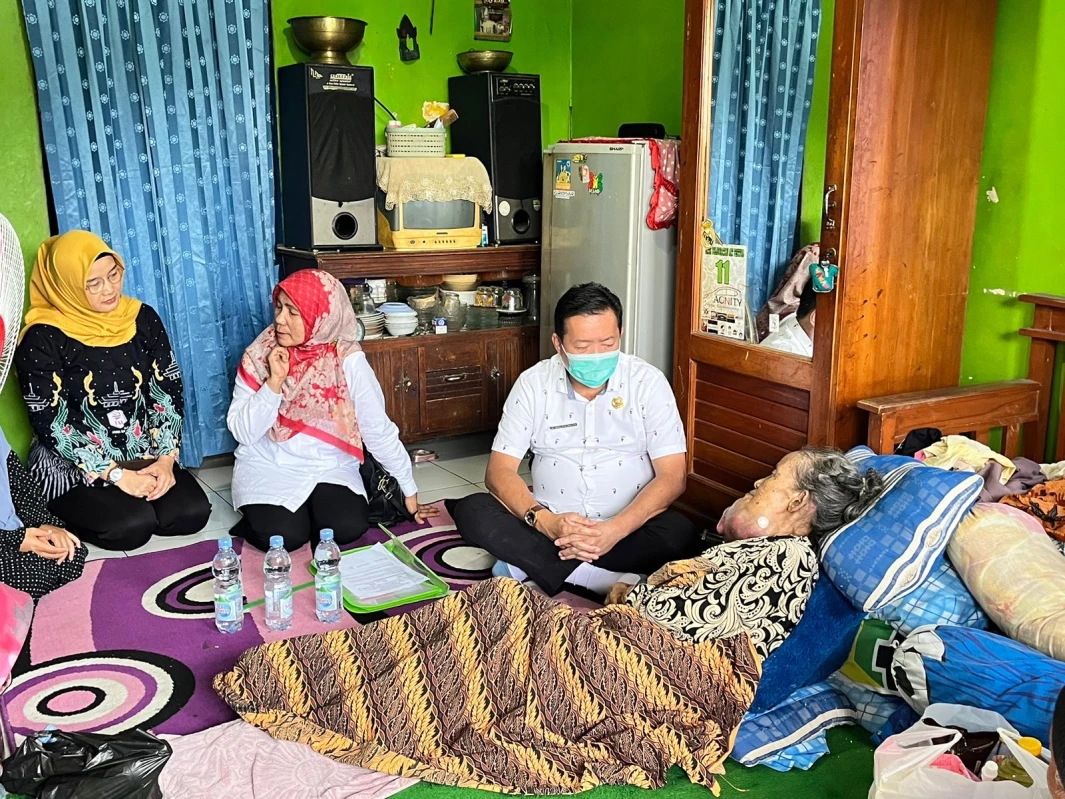 Wanita Lansia di Kampung Rancabogo Mengidap Tumor Ganas Kelenjar Getah Bening