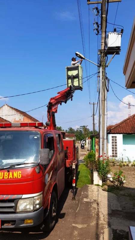 Dinas Perhubungan Kabupaten Subang Perbaiki PJU Sambut Arus Mudik