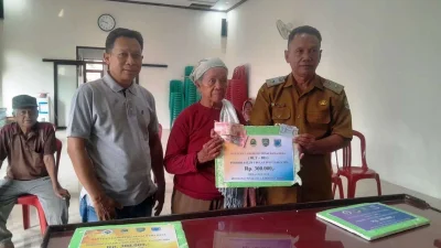 Pemdes Cigugur Lanjutkan BLT DD untuk Warga Rentan Sosial