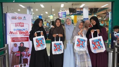 Assyifa Peduli Ajak Anak Yatim Piatu Belanja ke Supermarket