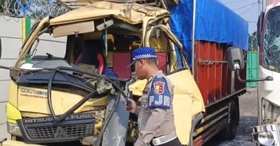 Truk Ringan Kecelakaan di Tol Cipularang Km 80B, 1 Tewas