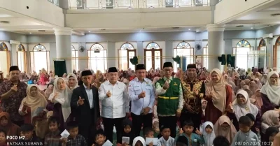 BAZNAS Subang Santuni Anak Yatim Dhuafa di Masjid Agung Kabupaten Subang