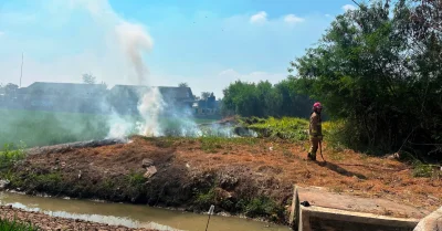 Kebakaran Lahan Satu Hektare di Jalan Siliwangi, Nagasari Karawang Bikin Warga Resah