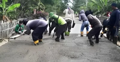 Jalan Dusun Siwalan di Subang Dicor, Warga Senang Puluhan Tahun Impiannya Terwujud