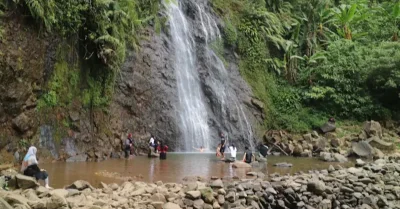 Harga Tiket Curug Cijalu 2026: HTM Terbaru, Tarif Parkir, Camping, dan Fasilitas