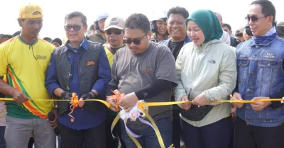 Bupati Reynaldy dan Wabup Agus Masykur Resmikan Jalan Sepanjang 2,2 Kilometer di Desa Kihiyang Binong
