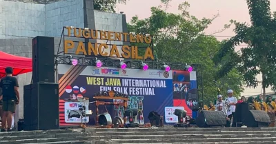 Tugu Benteng Pancasila Subang Mendunia! West Java International Fun Folk Festival