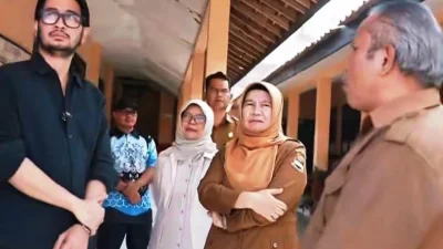 Kunjungi Sekolah, Bupati Bandung Barat Jeje Ritchie Ismail Tuai Kritik
