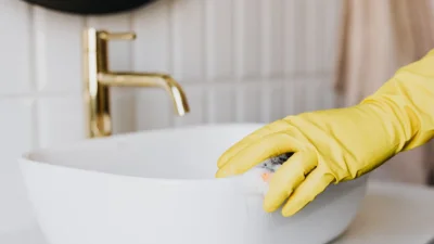 5 Cara Atasi Wastafel Tersumbat dengan Mudah di Rumah