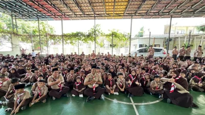 Siswa SDIP Al Madani Dikenalkan Gerakan Pramuka