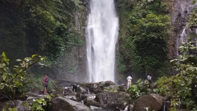 Curug Mugiri Subang yang Viral di TikTok! Air Terjun 60 Meter Ini Bikin Wisatawan Rela Tracking di Tengah Hutan
