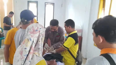26 Anak Dapat Bingkisan Khitanan Massal  di Saba Desa Legonkulon
