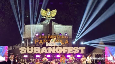 Ade Astrid Meriahkan Subangfest Vol. 13, Ribuan Warga Subang Gerengseng Bareng di Amphitheater Alun-alun