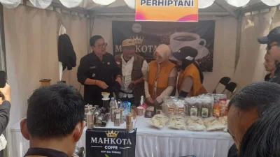 Kang Akur Jadi Barista, Sajikan Kopi Asli Subang