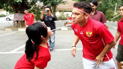 10 Lomba 17 Agustus untuk Dewasa Terbaru yang Seru dan Unik