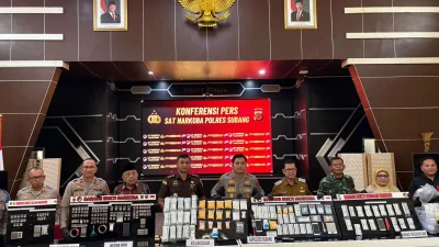 Polres Subang Bongkar 21 Kasus Narkoba, 26 Tersangka Ditangkap dan Ratusan Gram Sabu Disita