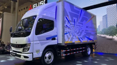 Truk Listrik Mulai Kuasai Jalanan! Fuso eCanter Resmi Beroperasi di Jabodetabek, Biaya Operasional Diklaim Hemat hingga 40%