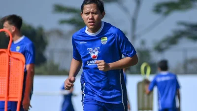 Bukan Soal Trofi! Pesan Tegas Adam Alis Usai Persib Gagal Juara Justru Bikin Bobotoh Makin Optimistis