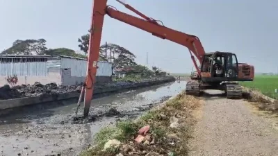 Respons Cepat PUPR Subang, Excavator Diterjunkan Keruk Sedimentasi SS Legonkulon demi Selamatkan Pasokan Air Sawah