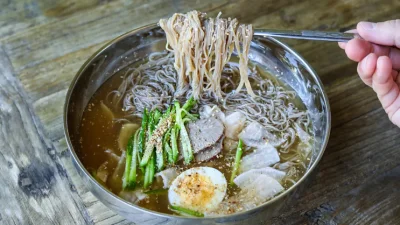 Fakta Unik Mie Dingin Khas Korea, Naengmyeon yang Menyegarkan