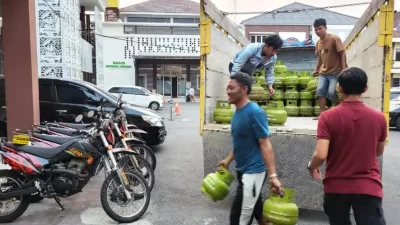 Suntikan LPG 3 Kg ke Tabung 12 Kg, Polresta Karawang Bongkar Praktik Pengoplosan dan Amankan Tiga Orang Tersangka