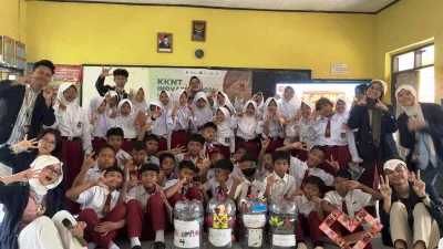 Mahasiswa IPB Ajak Siswa SD Belajar Olah Sampah, Ubah Limbah Organik jadi Pupuk Kompos