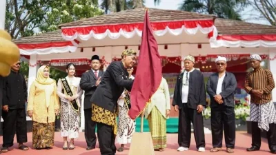 Hadiri Milangkala Kecamatan Cikaum Ke-27, Kang Akur Ajak Warga Sukseskan Pilkades Serentak