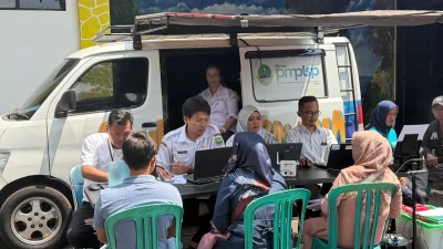 DPMPTSP Subang Fasilitasi Pembuatan NIB Pedagang Nanas Penerima Bantuan Kios di Jalancagak dan Ciater