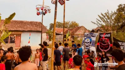 Viking Jalur Tengah Subang Rayakan HUT ke-81 RI Bersama Masyarakat