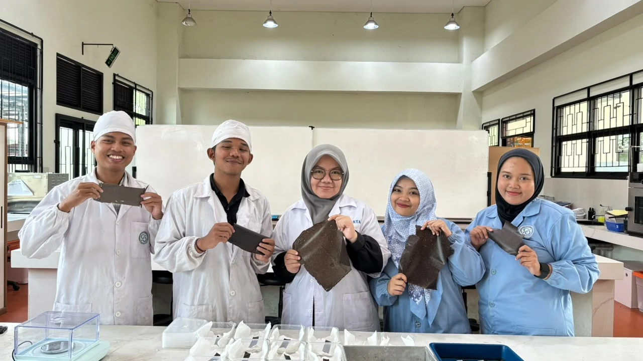 Peneliti POLSUB dan BRIN Sulap Limbah Pisang Jadi Bioplastik