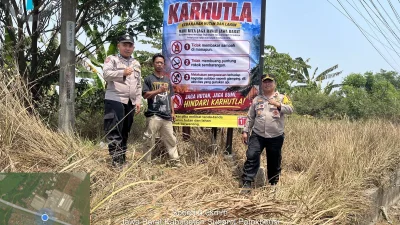 Cegah Karhutla, Polsek Patokbeusi Subang Pasang Baliho Imbauan