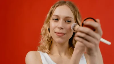 Bahaya Terlalu Sering Pakai Make Up yang Perlu Kamu Tahu