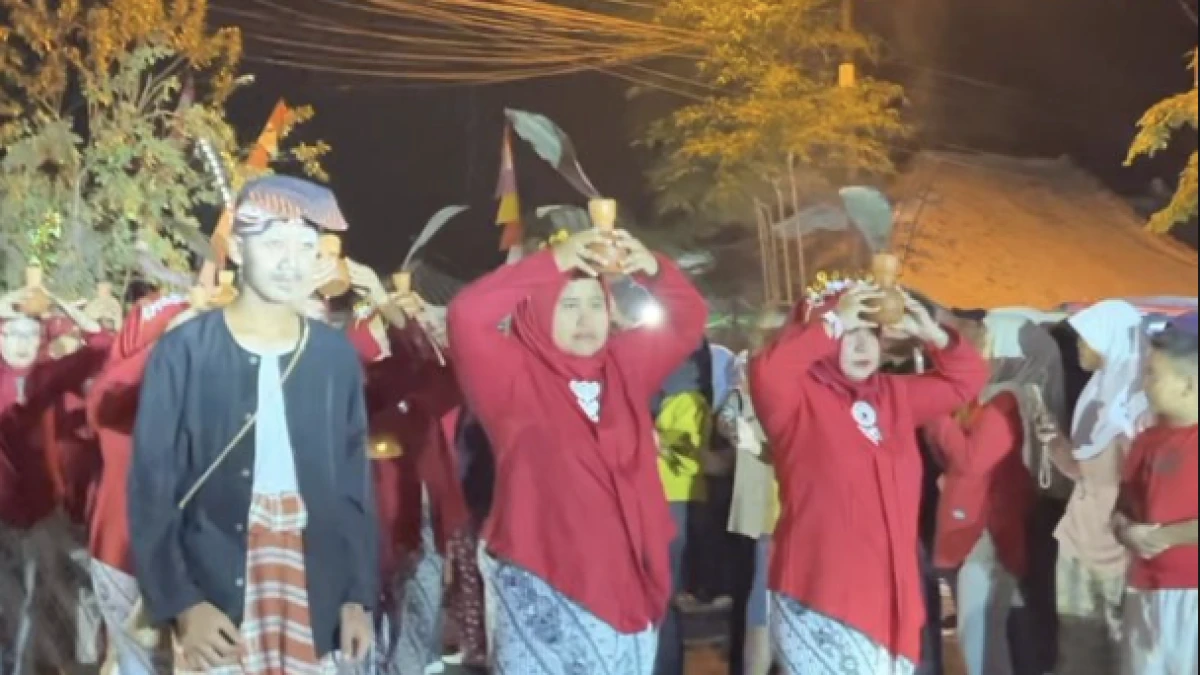 Lestarikan Kesenian dan Tradisi Lokal, RW 02 Sukamelang Sukses Gelar Prosesi Mapag Cai Peringati HUT RI ke-81