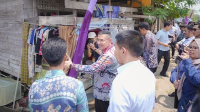 Wamen Ossy Serahkan Sertipikat bagi MBR di Kabupaten Banjar Kalsel, Dukung Penyediaan Rumah Layak Huni Lewat Legalitas Tanah