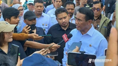 BULOG Bersama Bapanas dan Pemerintah Daerah Subang Meninjau Pelaksanaan Penyaluran Bantuan Pangan