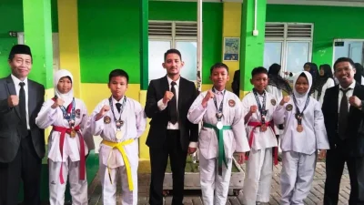 Lima Siswa MI Al I’anah Kosambi Karawang Ukir Prestasi di Kejurcab Taekwondo