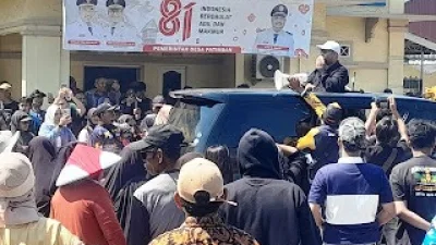 Diantar Ribuan Warga, Ibnu Al Mahdi Nyalon Kades Patimban