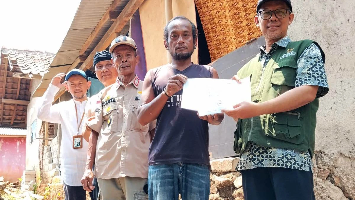 Rumah Warga Roboh Diterjang Angin Kencang, BAZNAS Subang Salurkan Bantuan