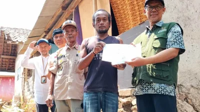 Rumah Warga Roboh Diterjang Angin Kencang, BAZNAS Subang Salurkan Bantuan