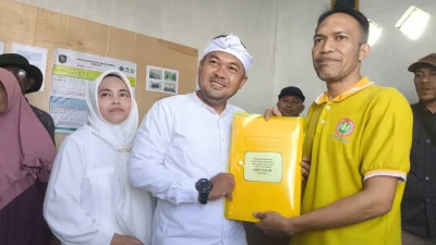 Pilkades Desa Kumpay; Asep Pulloh Serahkan Berkas Bakal Calon