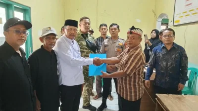 Diantar Barisan Petani, H. Ayim Djale Maju sebagai Bakal Calon Kades Rancaasih