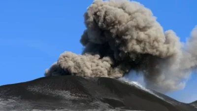 Bahaya Abu Vulkanik bagi Pesawat, Bisa Ganggu Mesin hingga Penerbangan
