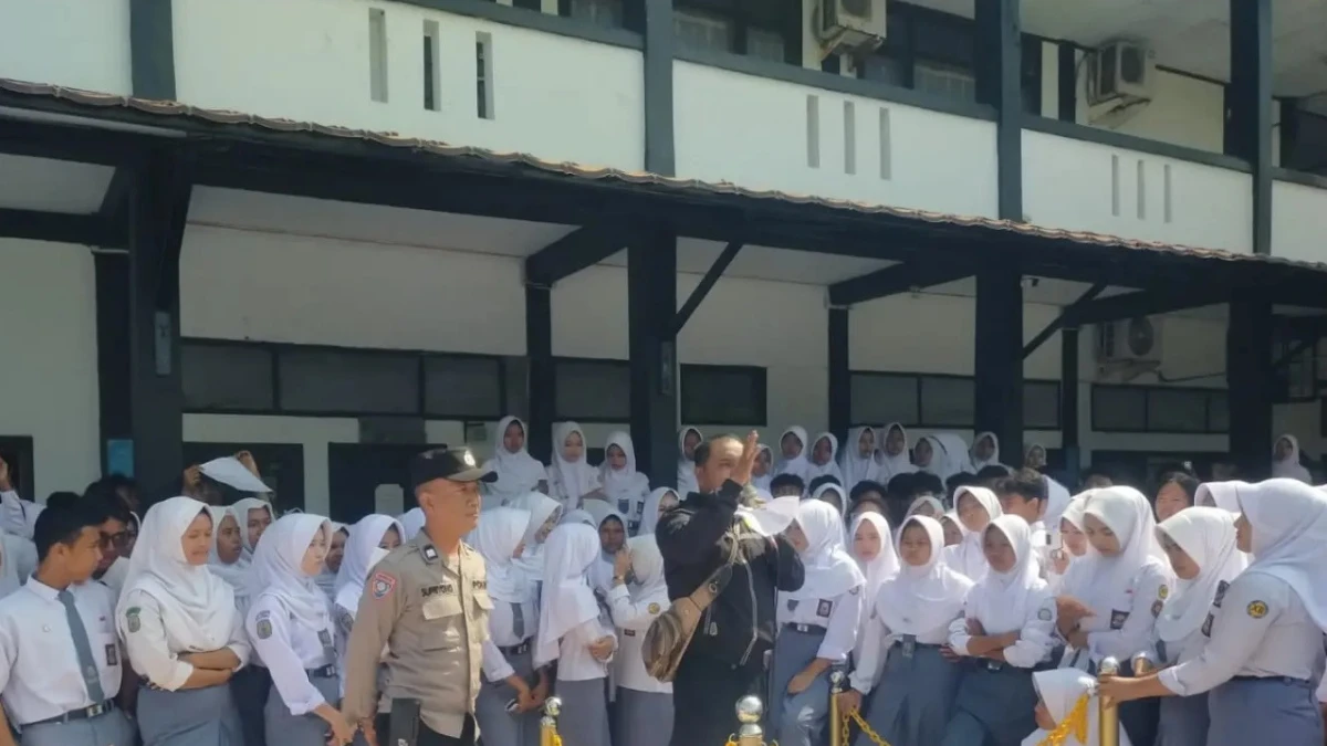 Seorang Guru Diduga Lakukan Pelecehan, Ratusan Siswa SMAN 1 Pamanukan Gelar Demo
